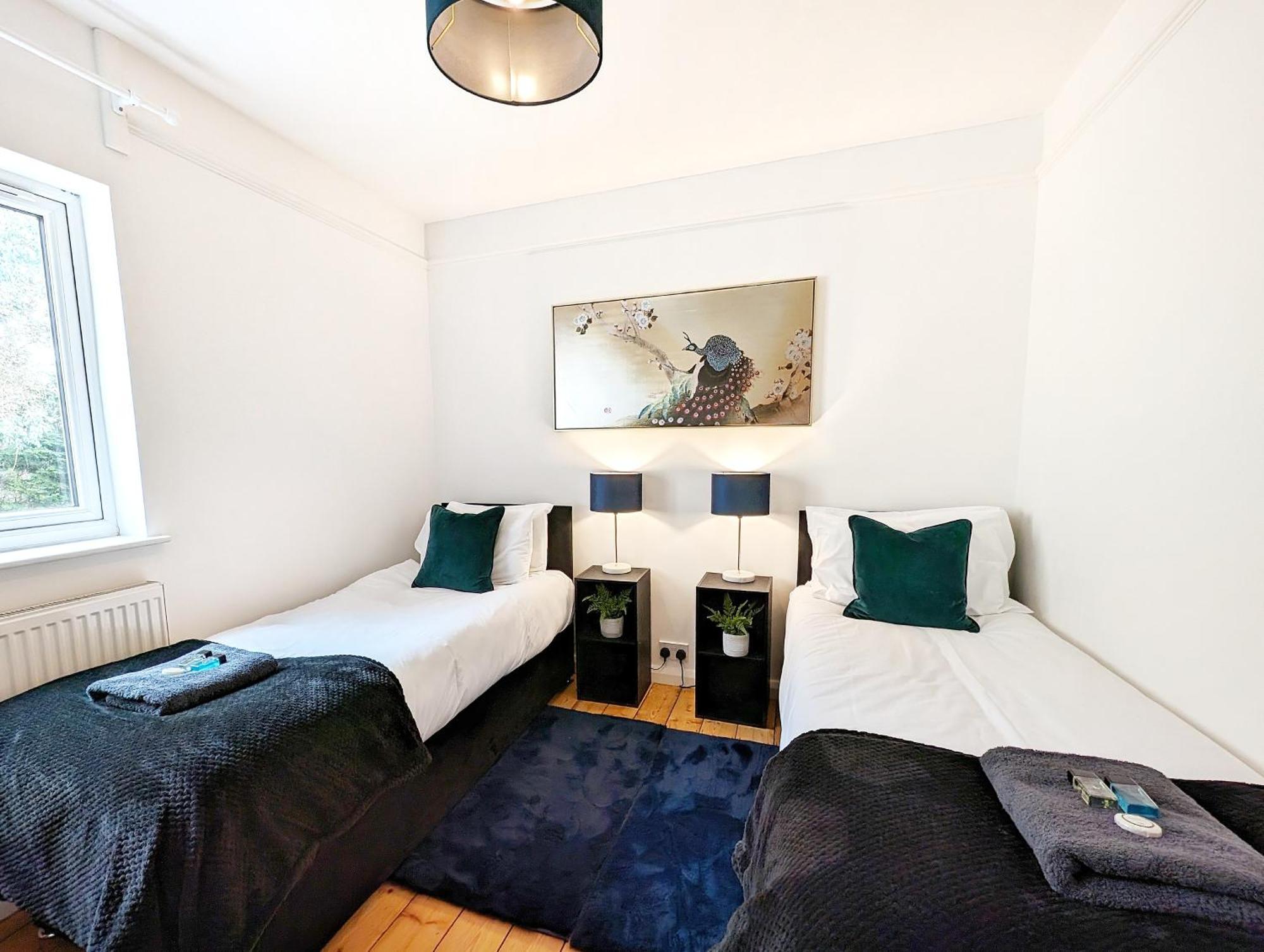 Central Cambridge, Charming 3-Bed House With Free Parking! ภายนอก รูปภาพ