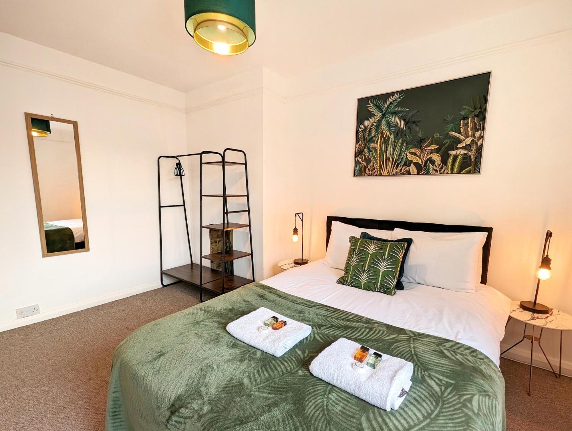 Central Cambridge, Charming 3-Bed House With Free Parking! ภายนอก รูปภาพ