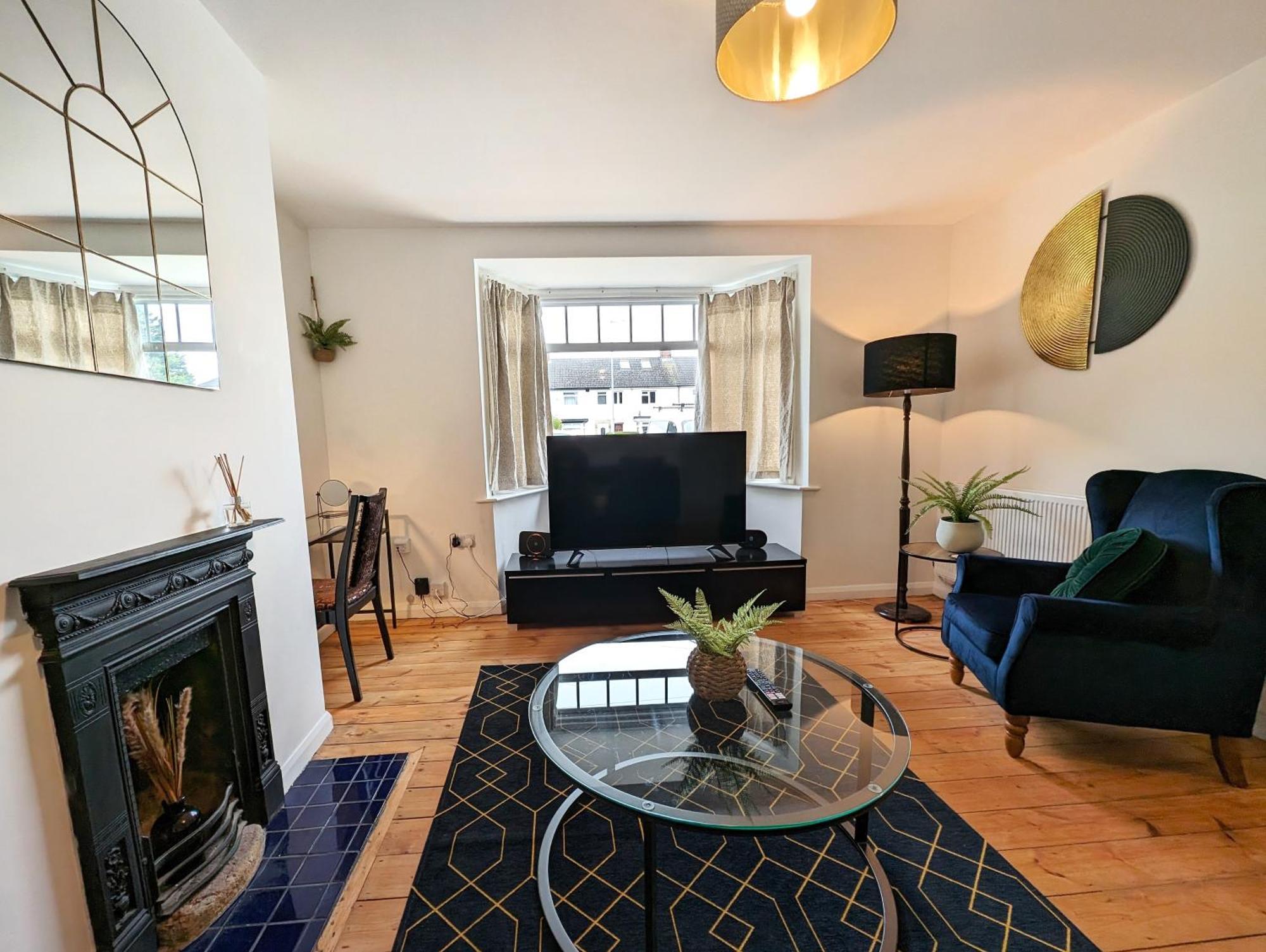 Central Cambridge, Charming 3-Bed House With Free Parking! ภายนอก รูปภาพ